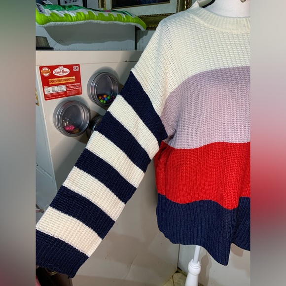 Evelyn Taylor Color Block Sweater - Picture 3 of 9